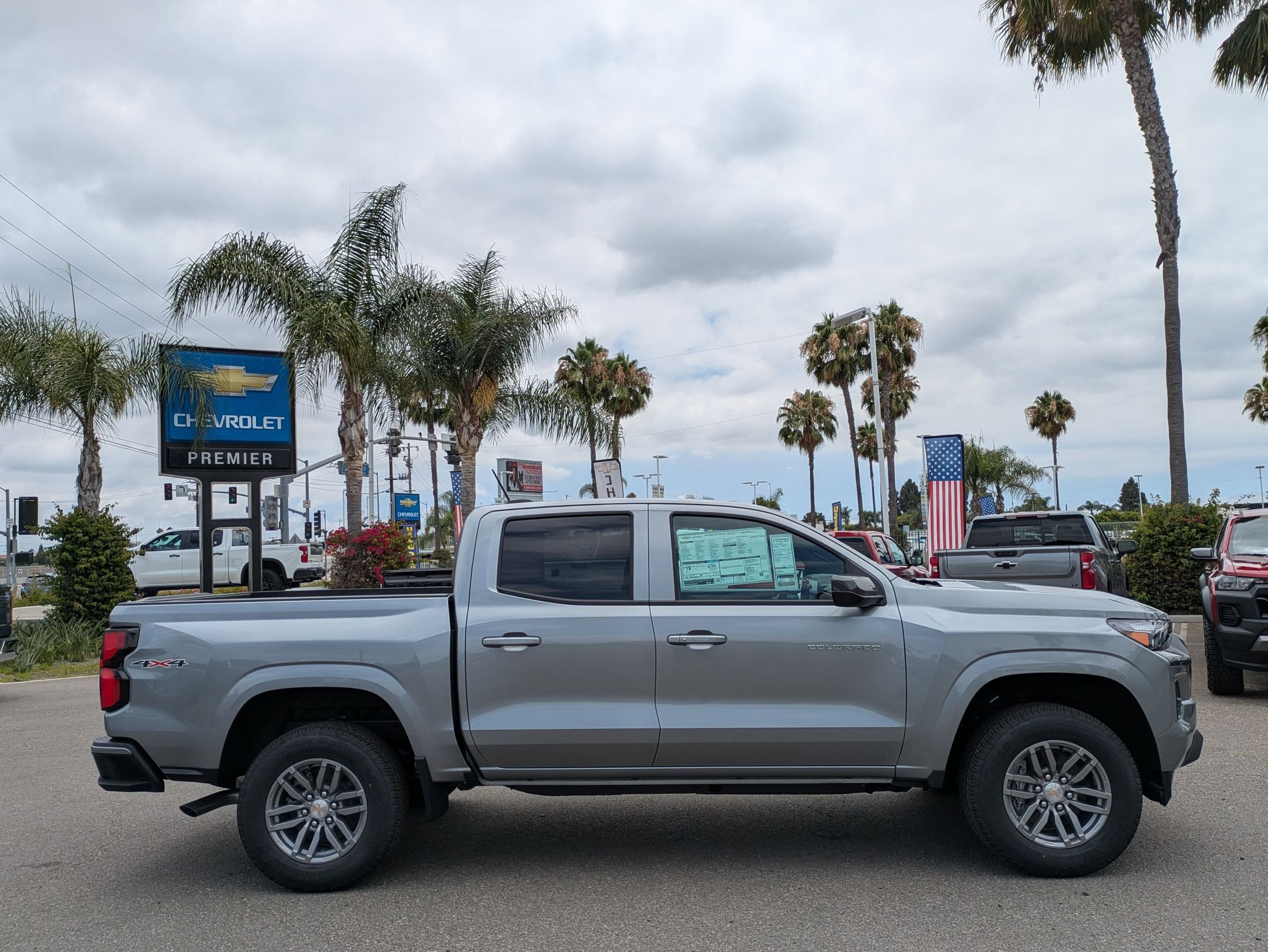 2025 Chevrolet Colorado Work Truck LT photo 6