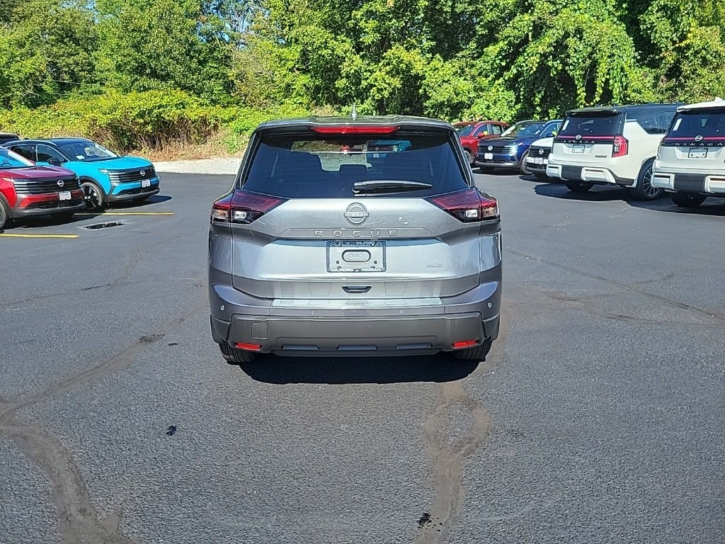 2026 Nissan Rogue SV photo 2