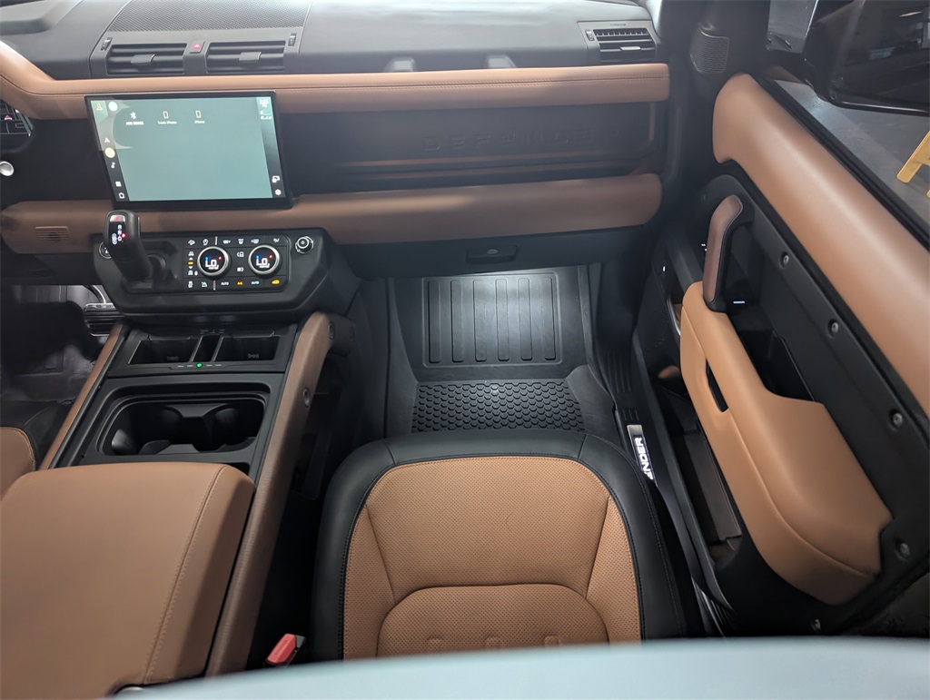 2023 Land Rover Defender 110 photo 13
