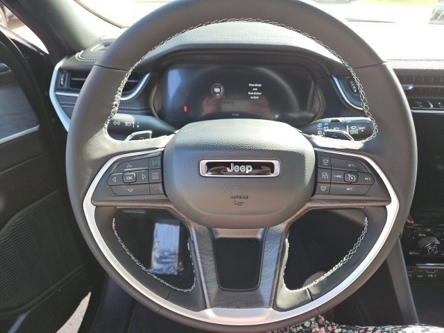 2025 Jeep Grand Cherokee Limited photo 2