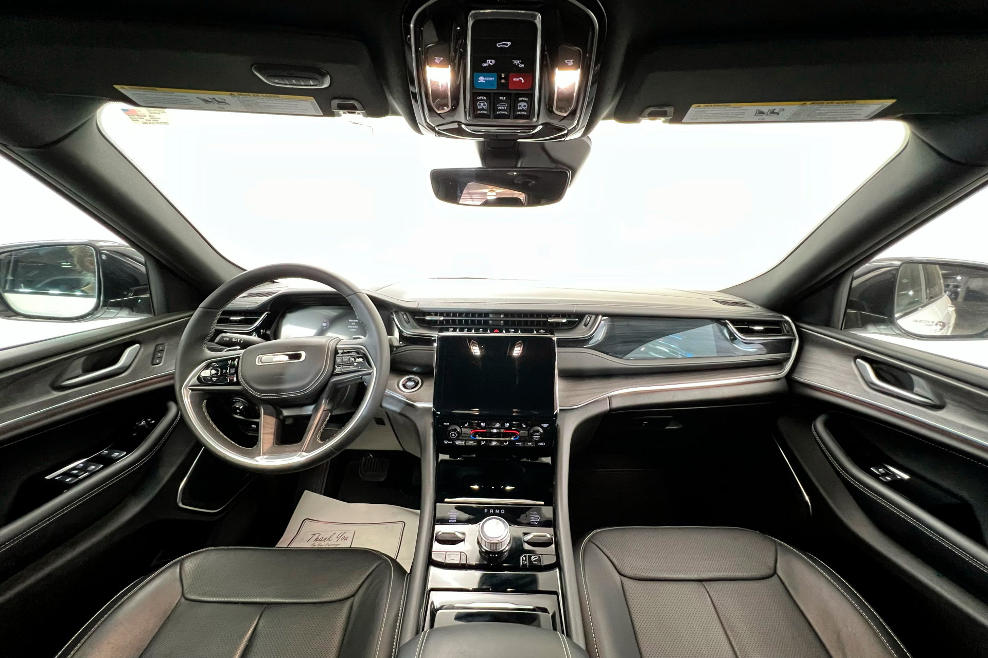 2023 Jeep Grand Cherokee Overland photo 9