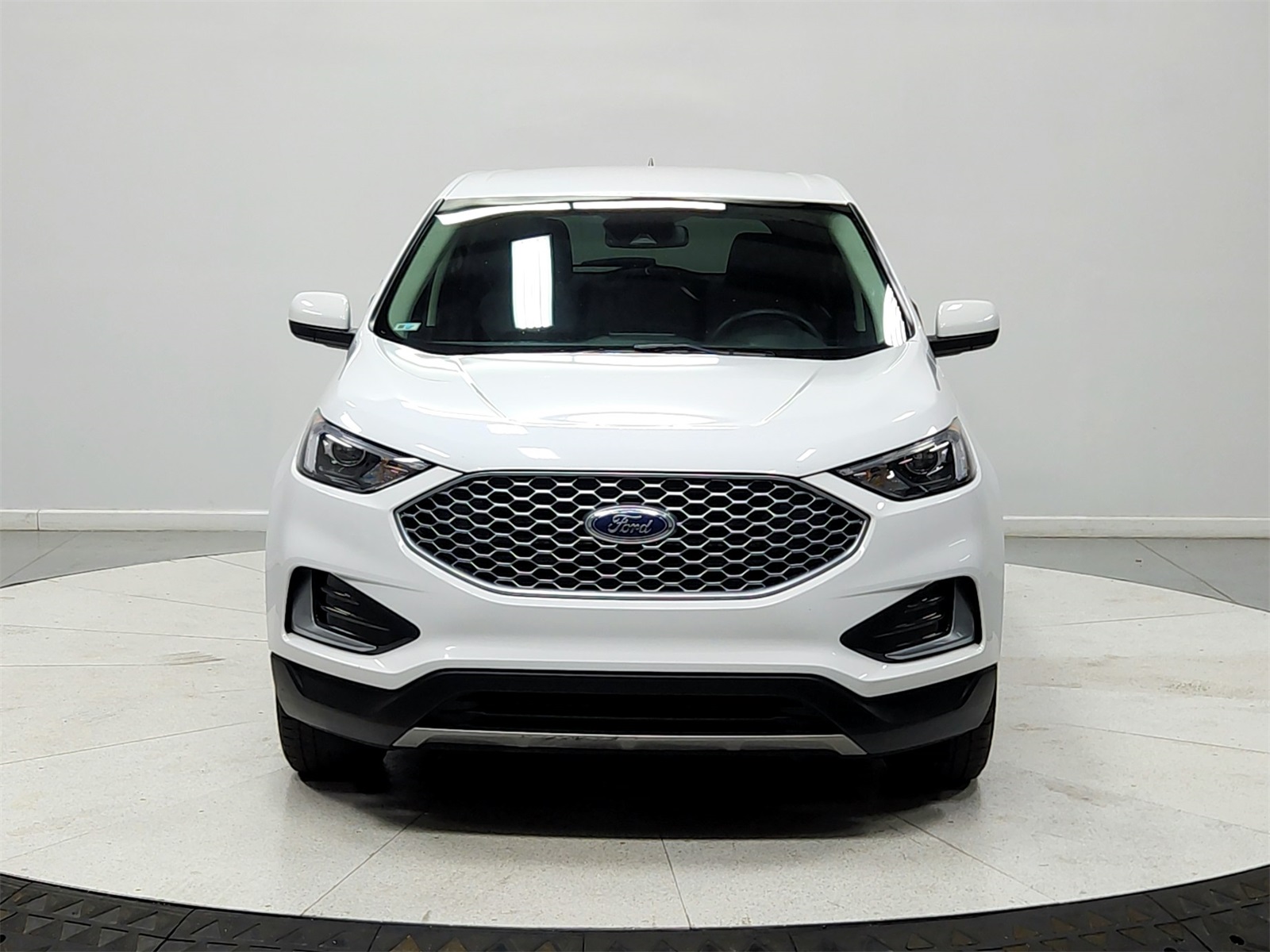 2024 Ford Edge SEL photo 2