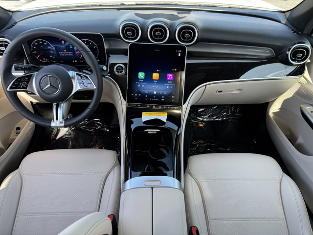 2025 Mercedes Benz GLC 300 photo 3