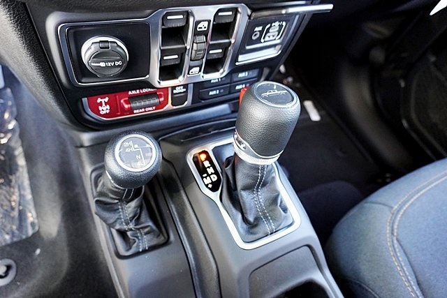 New 2025 Granite Crystal Metallic Clear-Coat Exterior Paint Jeep Willys image 39