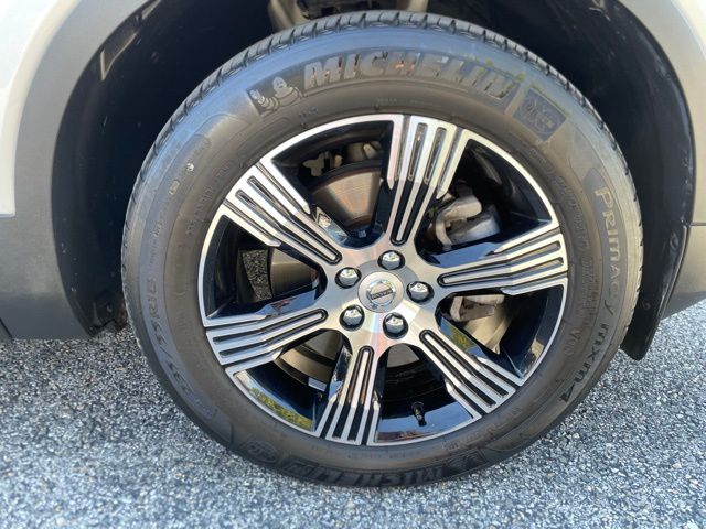 2022 Volvo XC40 T5 Inscription photo 12
