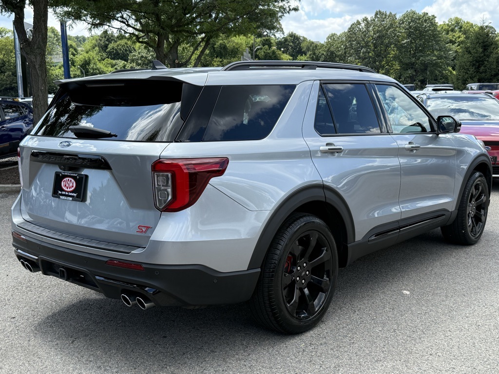 2022 Ford Explorer ST photo 3