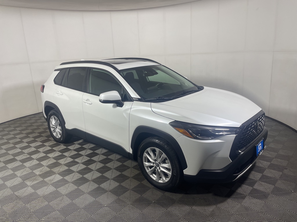 2022 Toyota Corolla Cross LE's photo