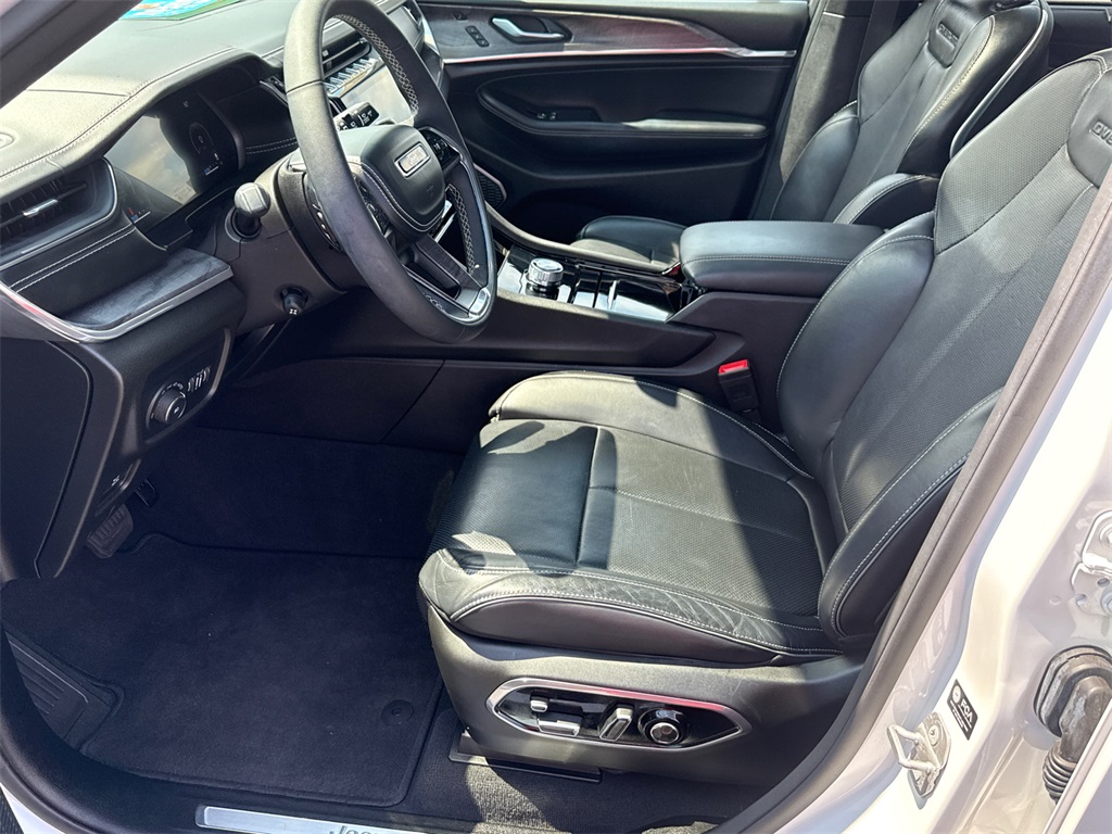 2023 Jeep Grand Cherokee Overland photo 7