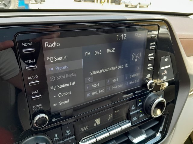 2022 Toyota Highlander XLE photo 20