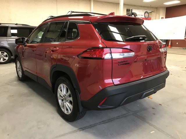2022 Toyota Corolla Cross LE photo 6