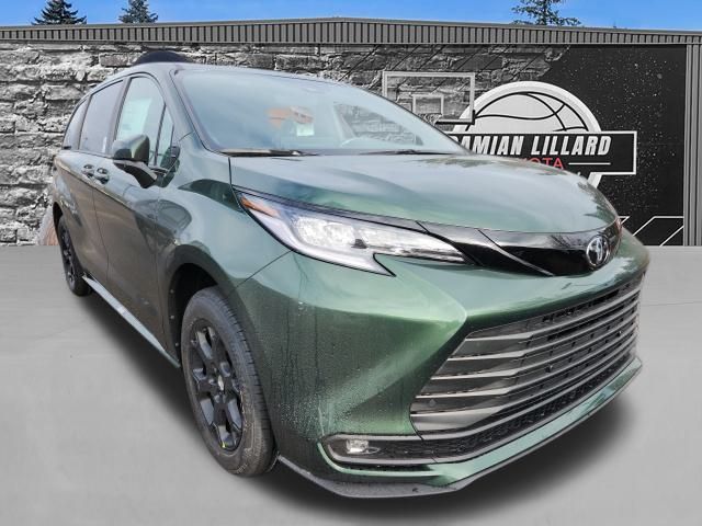 2026 Toyota Sienna Woodland Edition's photo