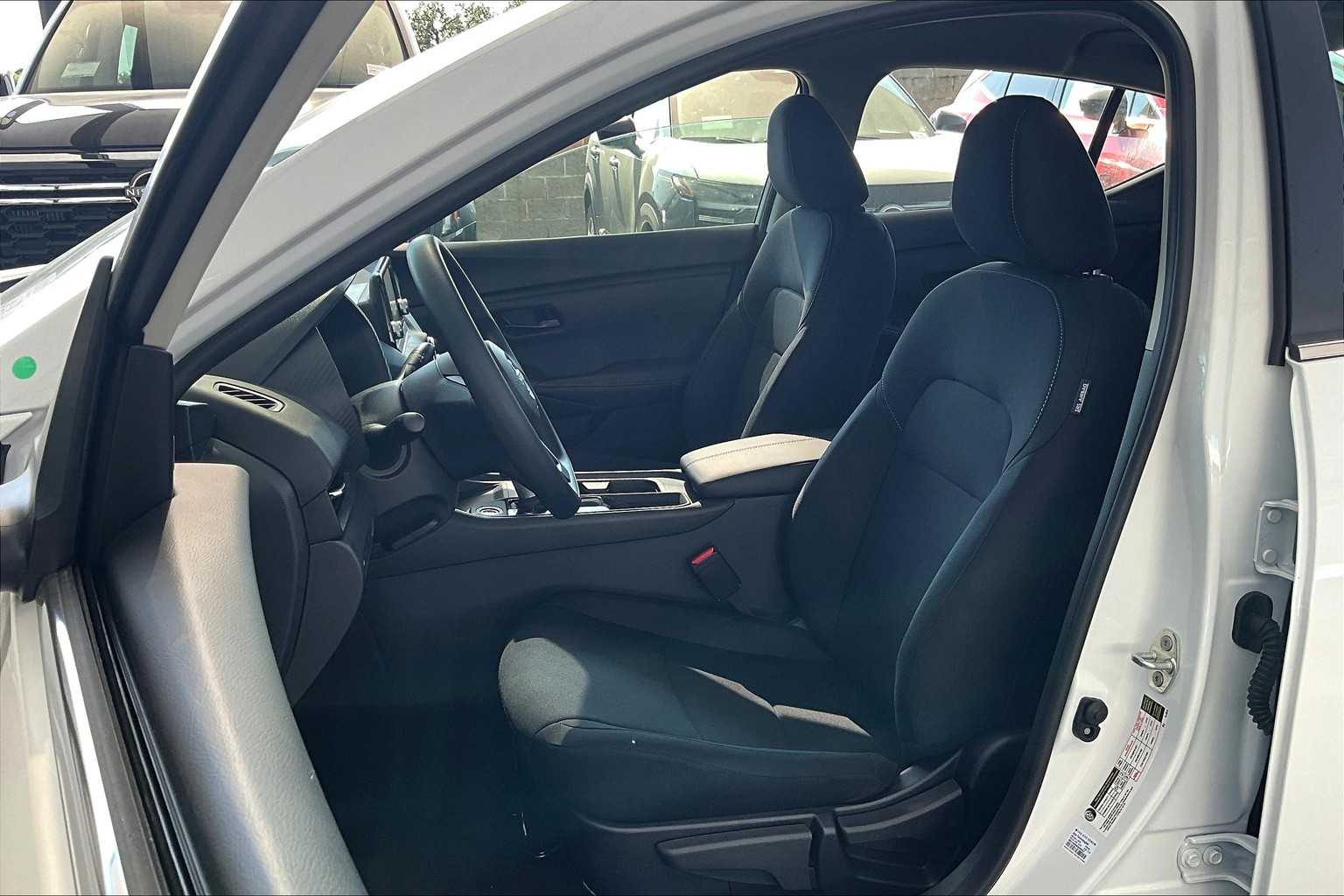 2025 Nissan Sentra S photo 13