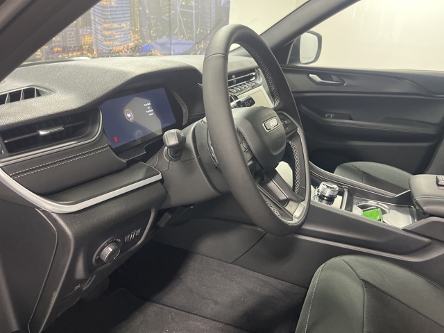 2025 Jeep Grand Cherokee Laredo photo 8
