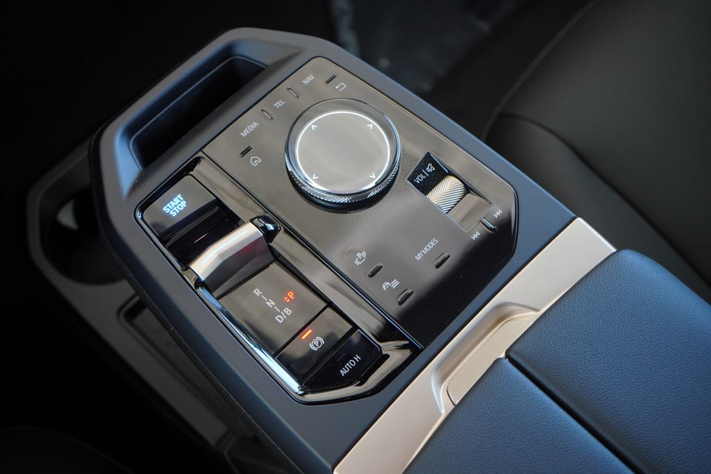 2026 Bmw iX photo 14