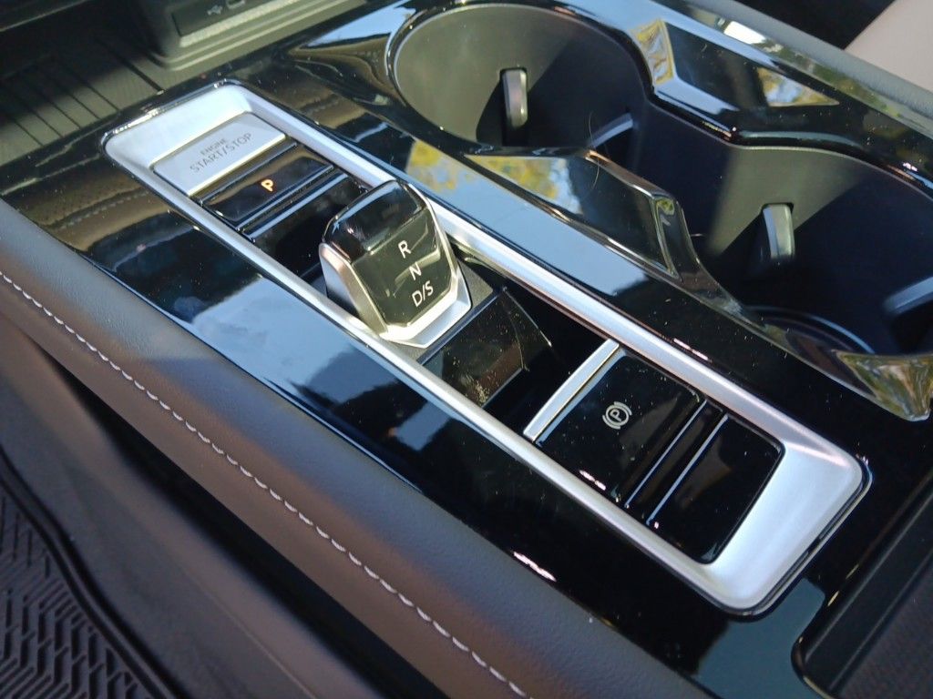 2025 Volkswagen Atlas Cross Sport SE Technology photo 23