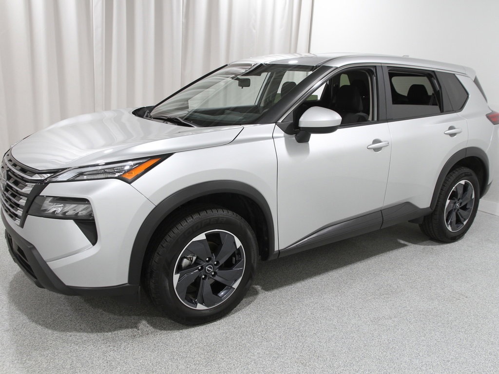 2024 Nissan Rogue SV photo 2