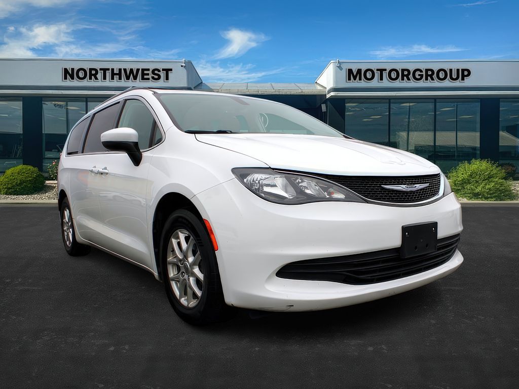 2020 Chrysler Voyager's photo