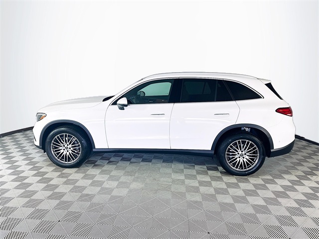 2025 Mercedes Benz GLC 300 4MATIC photo 4