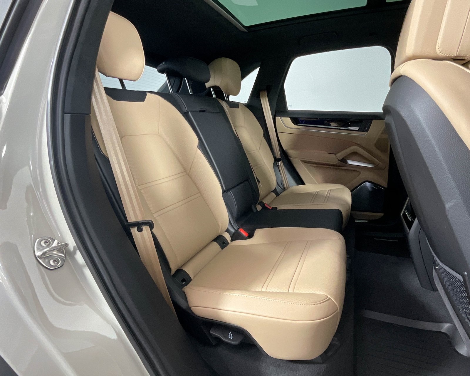2024 Porsche Cayenne Turbo E-Hybrid photo 25