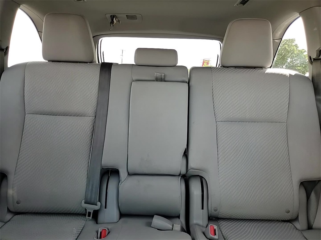 2015 Toyota Highlander LE photo 25