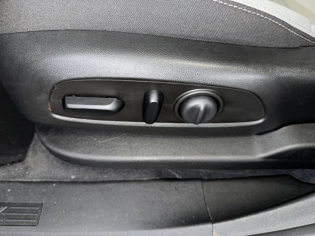 2020 Chevrolet Equinox LS photo 3