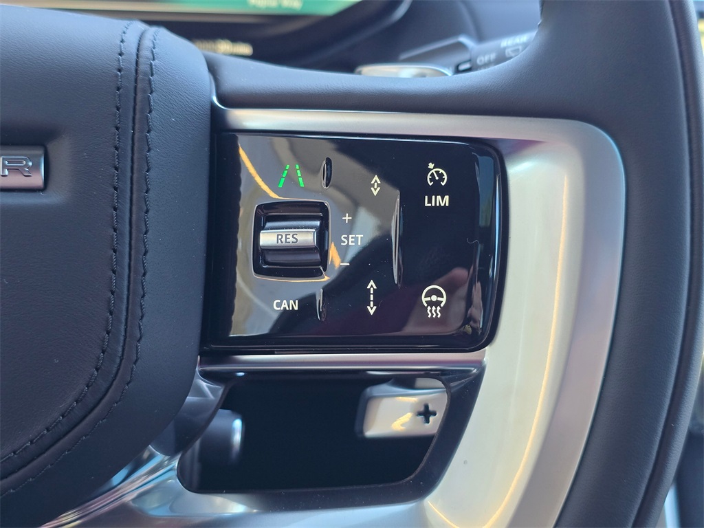 2025 Land Rover Range Rover SE photo 16