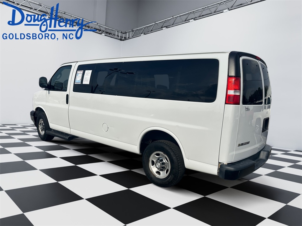 2020 Chevrolet Express Passenger 3500 photo 3