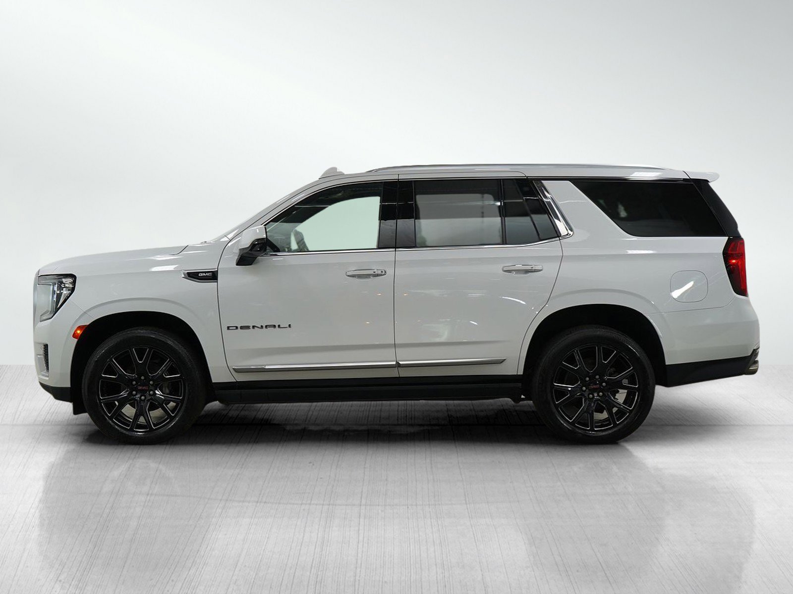 Used 2021 GMC Yukon Denali with VIN 1GKS2DKL4MR345216 for sale in Roseville, Minnesota