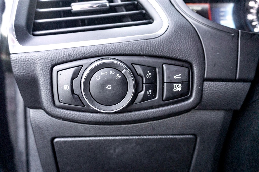 2024 Ford Edge Titanium photo 16