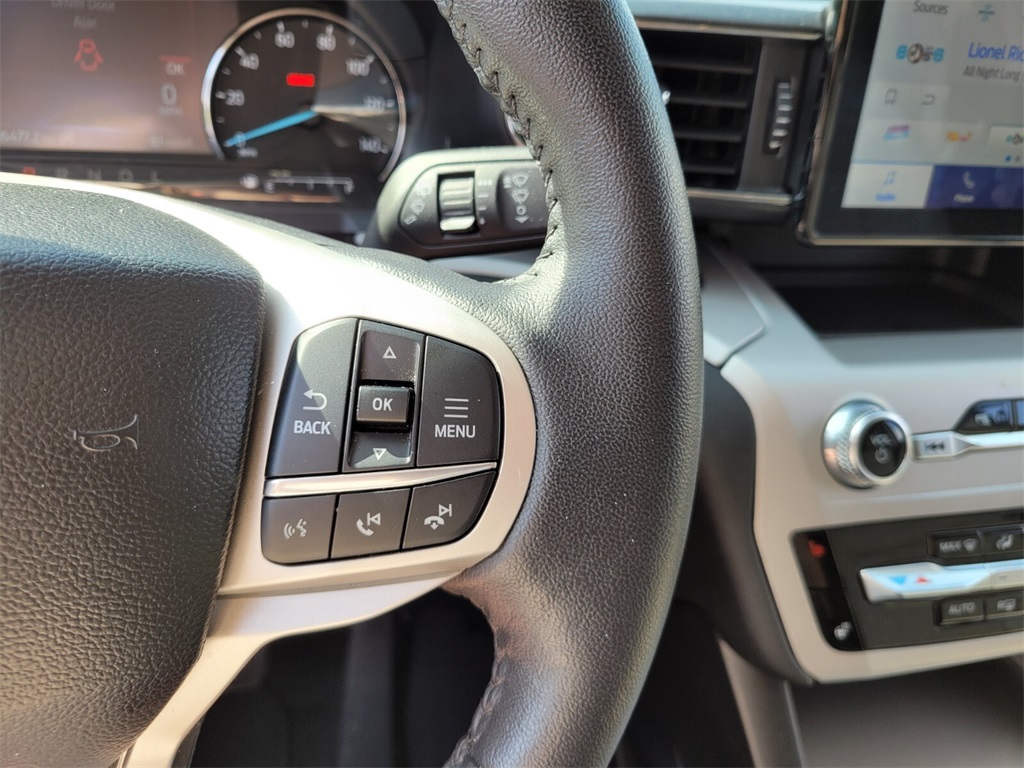 2024 Ford Explorer XLT photo 21