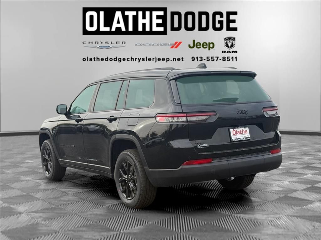 2025 Jeep Grand Cherokee Laredo Altitude photo 2