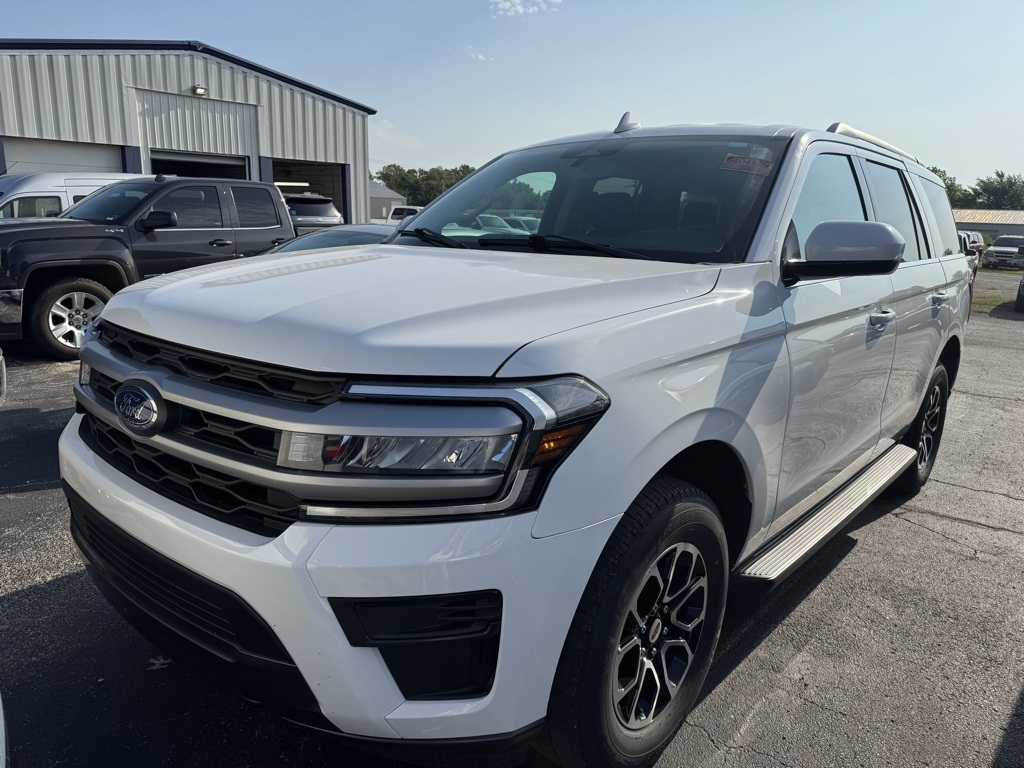 Used 2022 Ford Expedition XLT with VIN 1FMJU1JT5NEA52737 for sale in Kansas City
