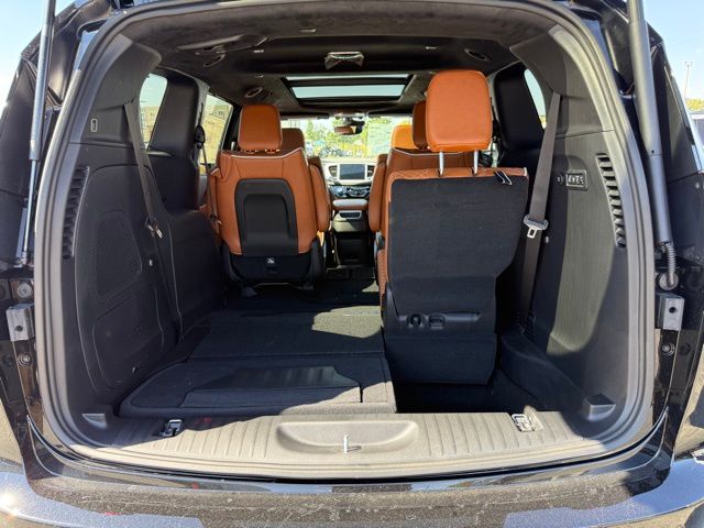 2026 Chrysler Pacifica Pinnacle photo 28