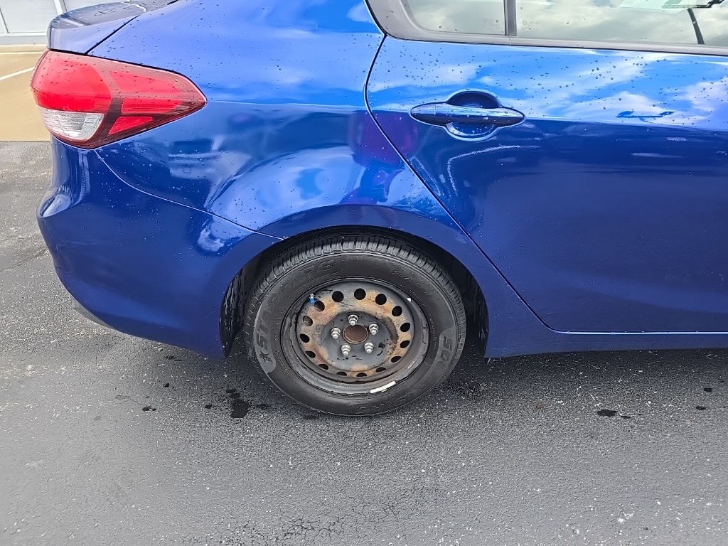 2017 Kia Forte LX Base photo 11