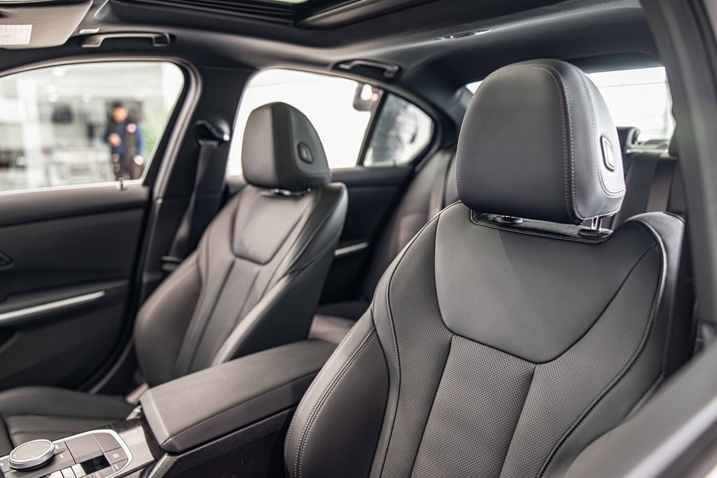 2024 BMW 330I - Image 18