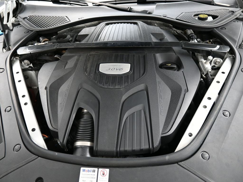 2019 Porsche Panamera Base photo 19