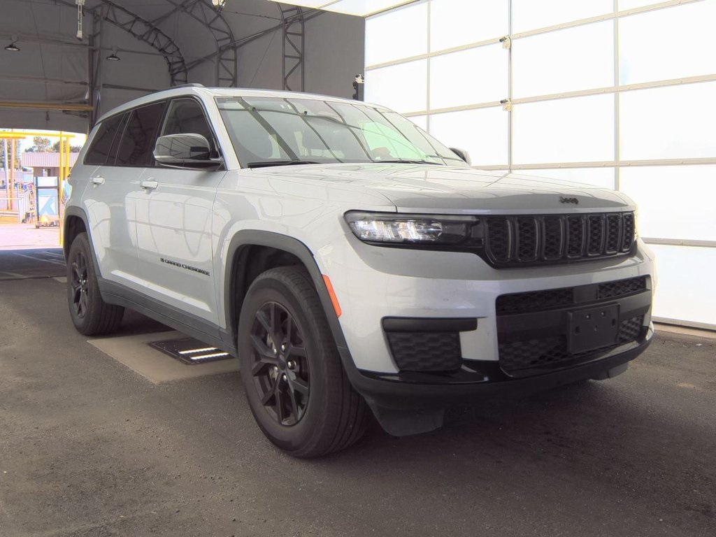 2024 Jeep Grand Cherokee Altitude photo 3