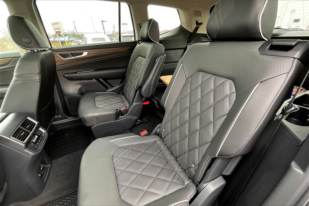 2025 Volkswagen Atlas SEL Premium R-Line photo 13