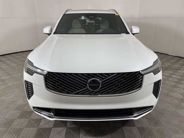 2025 Volvo XC90 T8 Core photo 3