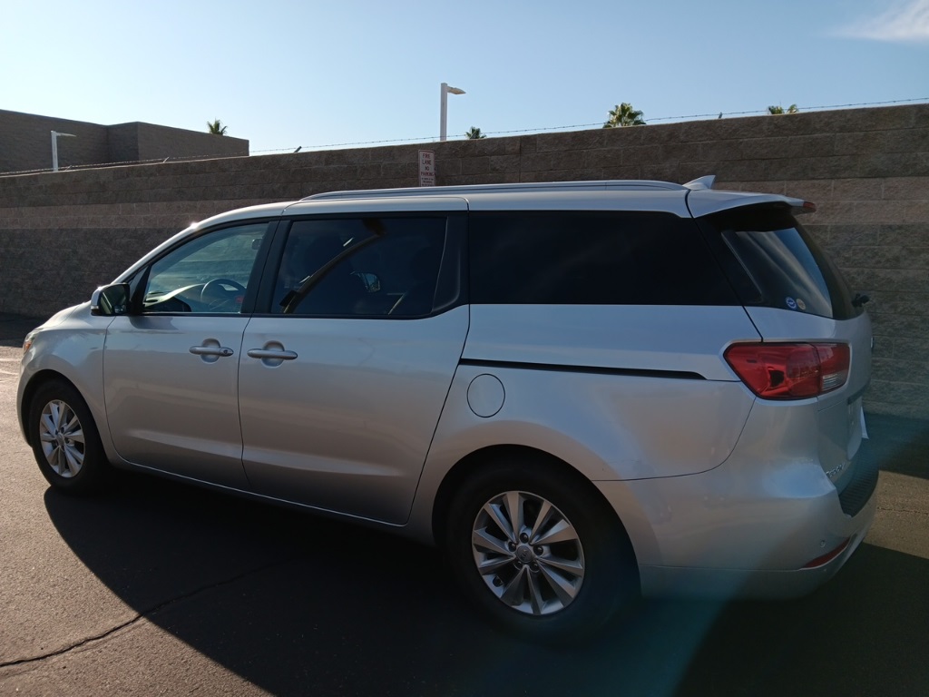 2016 Kia Sedona LX photo 4