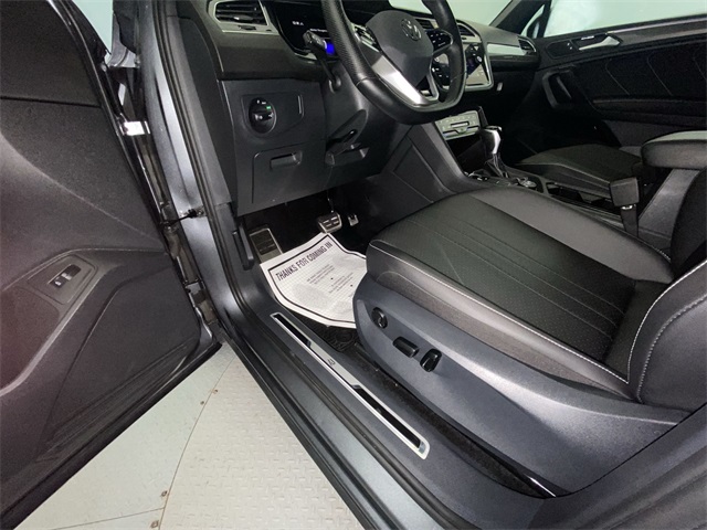 2022 Volkswagen Tiguan SE R-Line Black photo 12