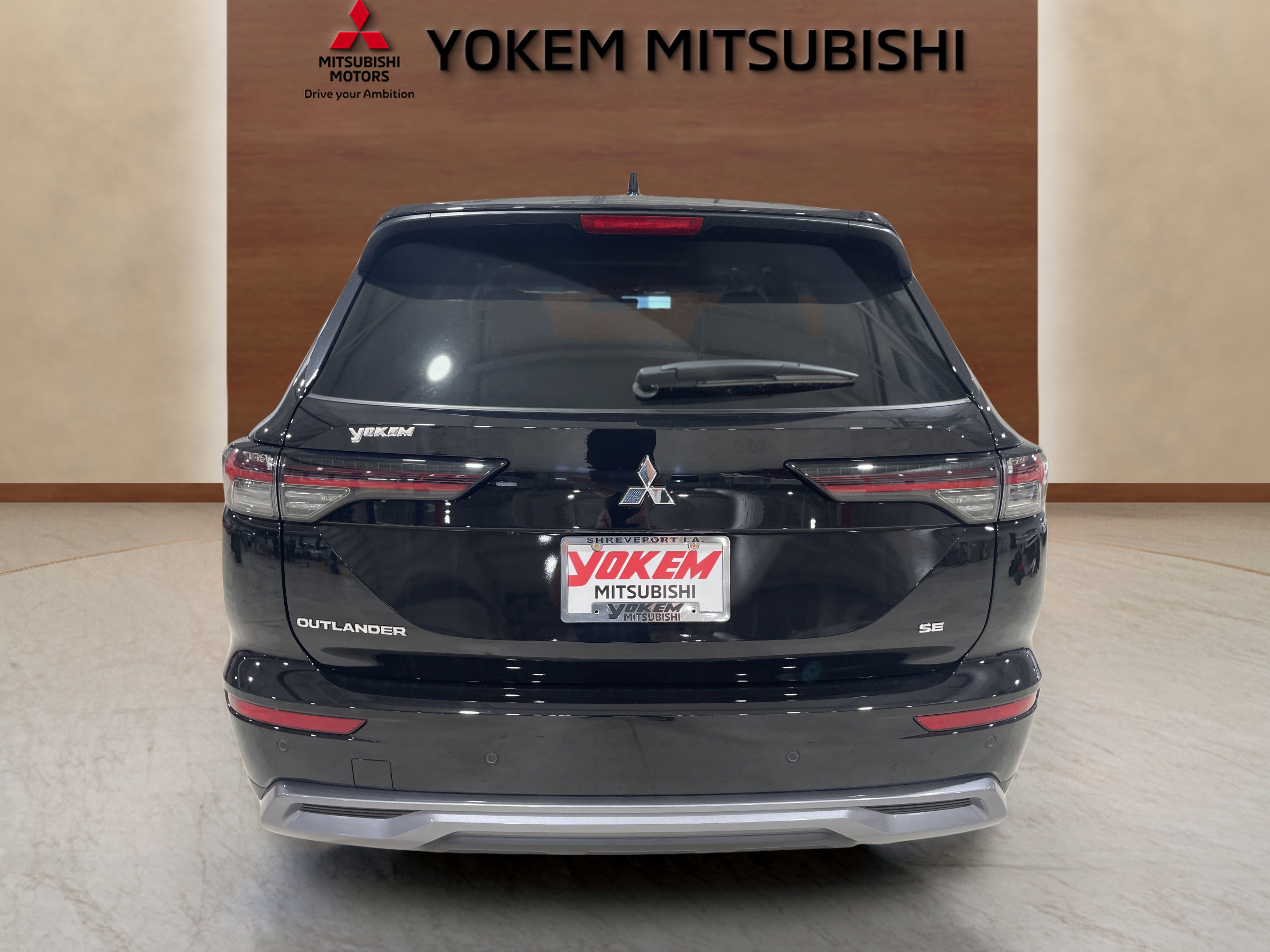 2025 Mitsubishi Outlander SE photo 4
