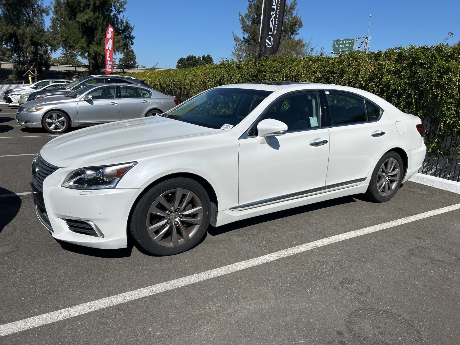 2014 Lexus LS 460 photo 4