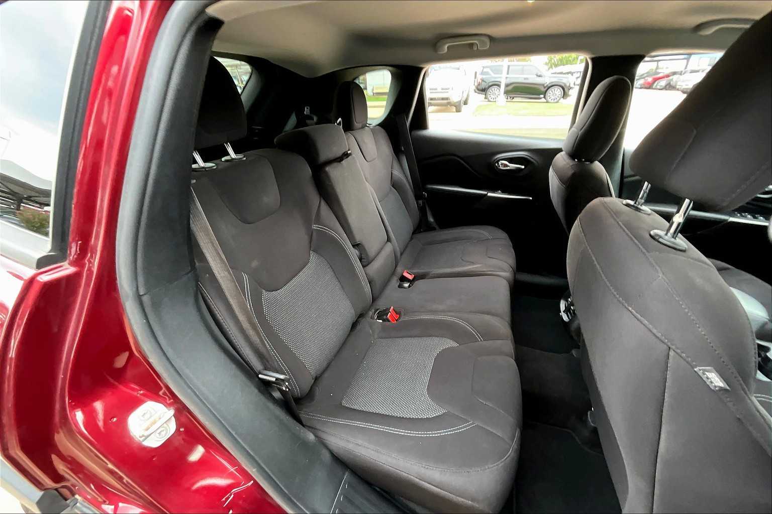 2020 Jeep Cherokee Latitude photo 18