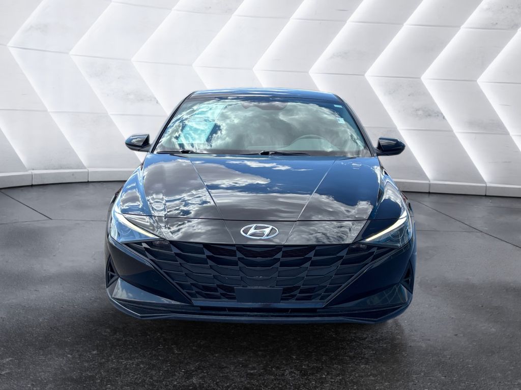 2023 Hyundai Elantra SEL photo 2