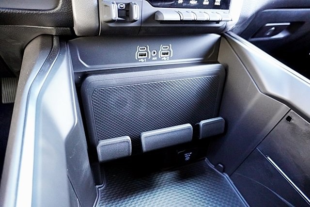 New 2026 Diamond Black Crystal Pearl-Coat Exterior Paint RAM Big Horn/Lone Star image 33