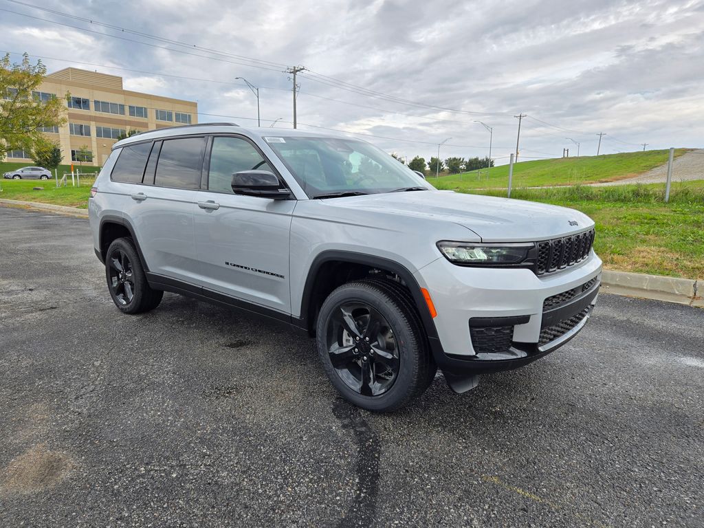 2025 Jeep Grand Cherokee L Altitude's photo