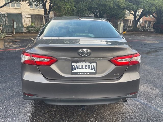 2019 Toyota Camry SE XLE photo 4