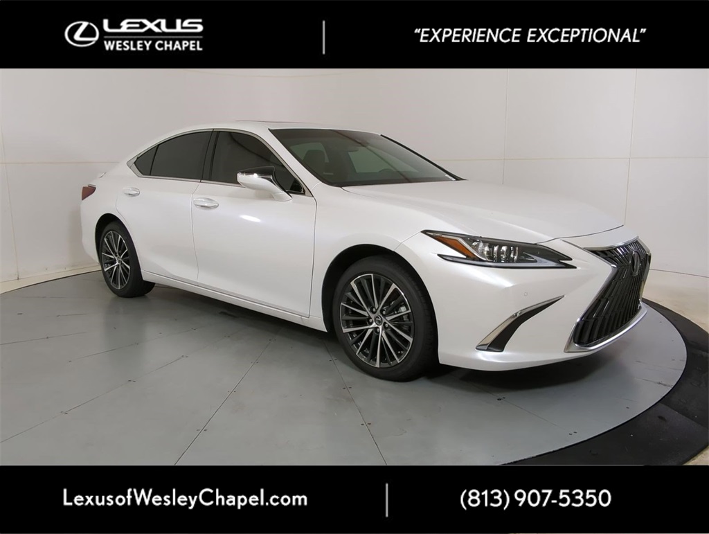 2025 Lexus ES Hybrid 300h's photo