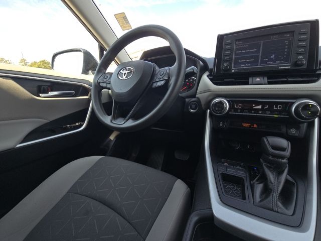 2021 Toyota RAV4 XLE photo 21